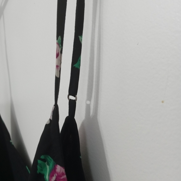 Forever 21 Women's Floral Romper. Spaghetti ?Straps - Picture 6 of 8